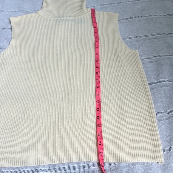 Sag Harbor Cream Sleeveless Turtleneck, Size Large - Picture 10 of 11